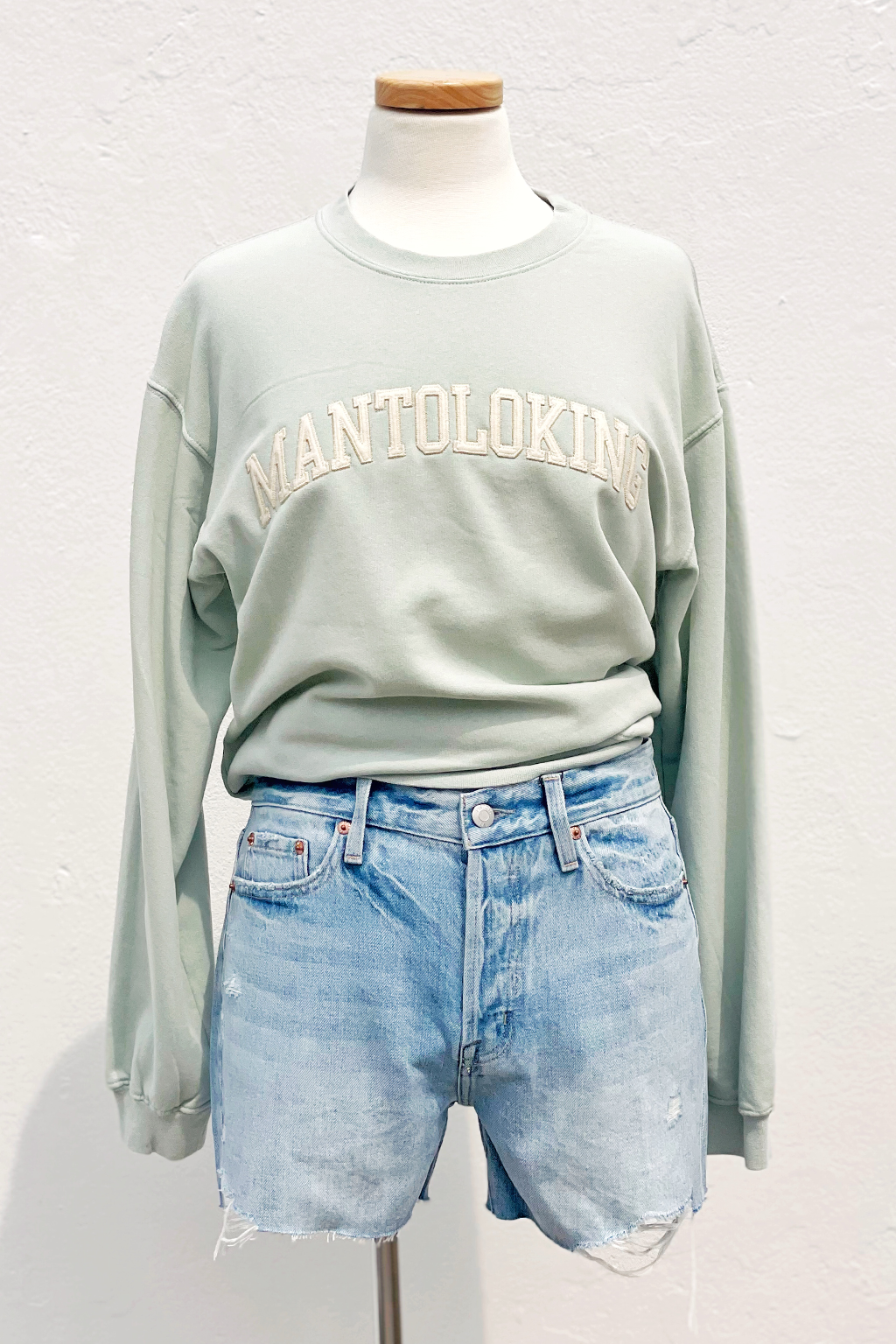 Mantoloking Applique Crewneck